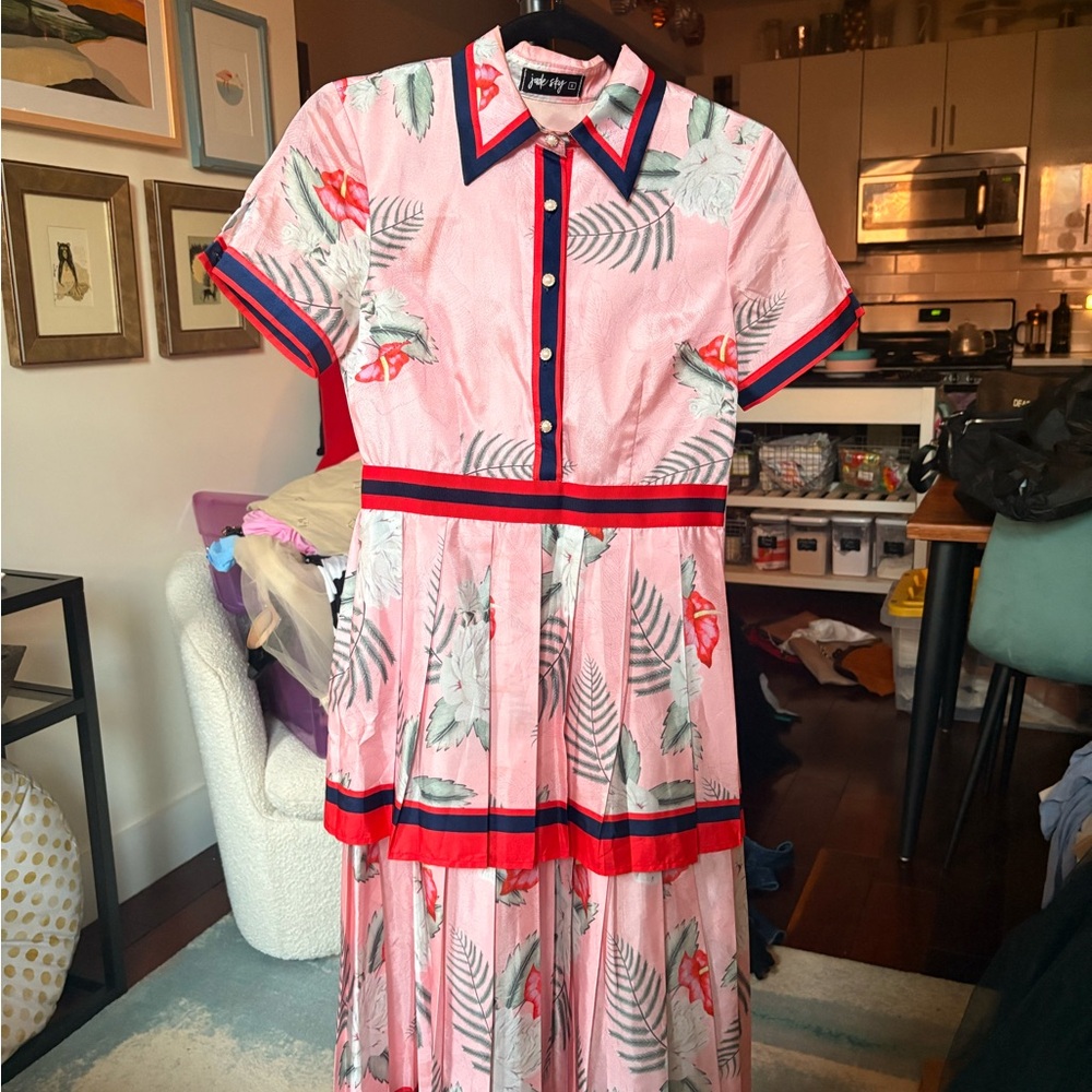 Elegant Pink and Red Leaf Print Midi Dress